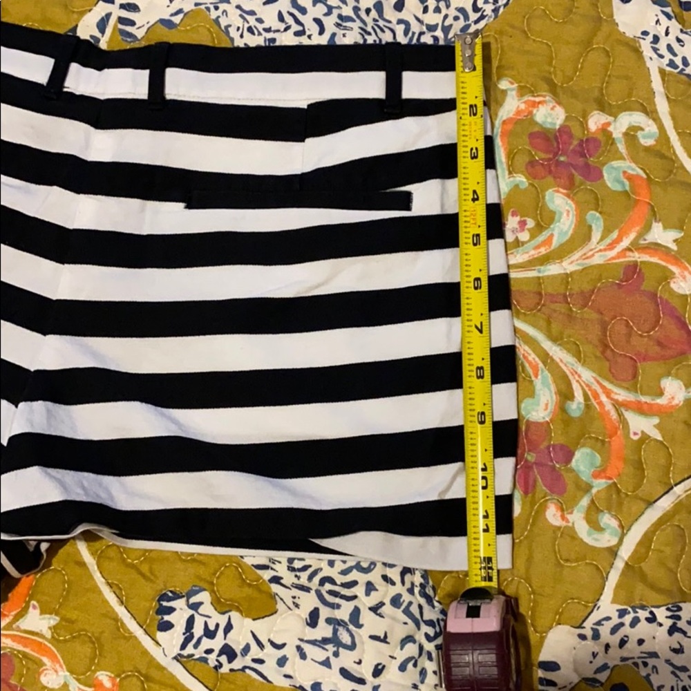 GAP black white stripped shorts - Picture 6 of 6
